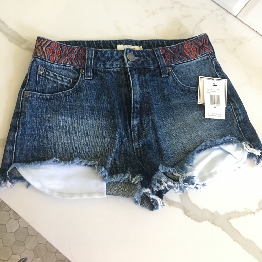 NWT Volcom high-rise denim shorts size 24