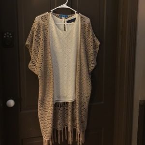 Beautiful Lace Top w/ Crochet Short Sleeve Top - L