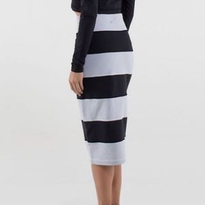 EUC Lululemon Yoga Over Skirt White Wee/Black 4