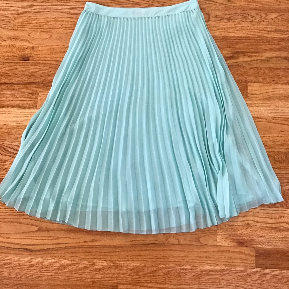 Jessica Simpson Pleated Skirt in L