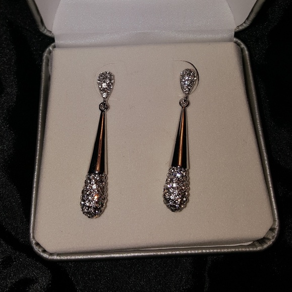 Rhinestone dangle earrings - Picture 3 of 3