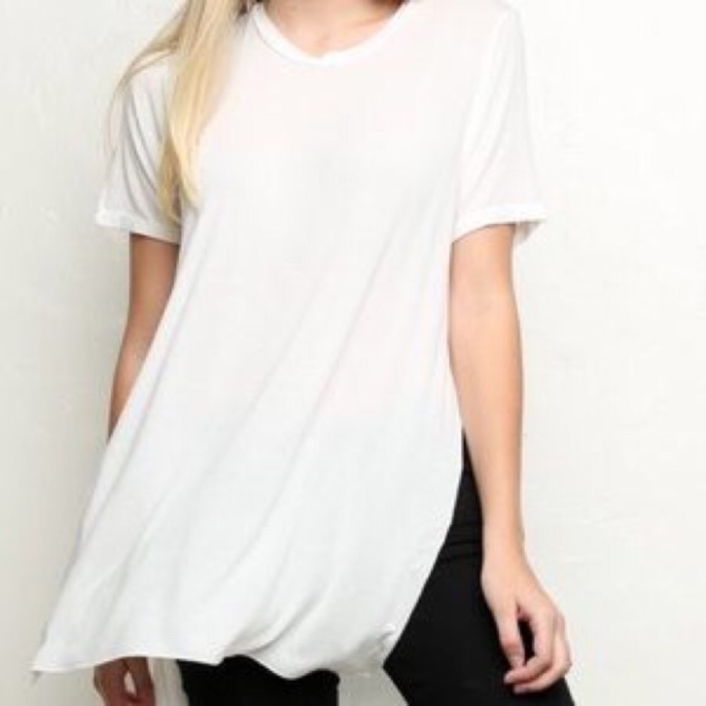 Long trendy white shirt with slits