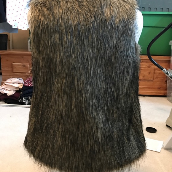 Jack by BB Dakota Faux Fur Vest - Picture 3 of 3