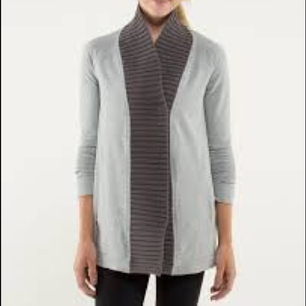 Lululemon Bliss Break Wrap Size 8 Grey