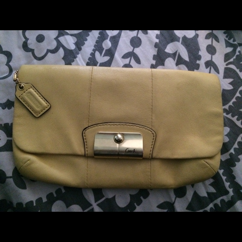 COACH LEATHER WRISTLET