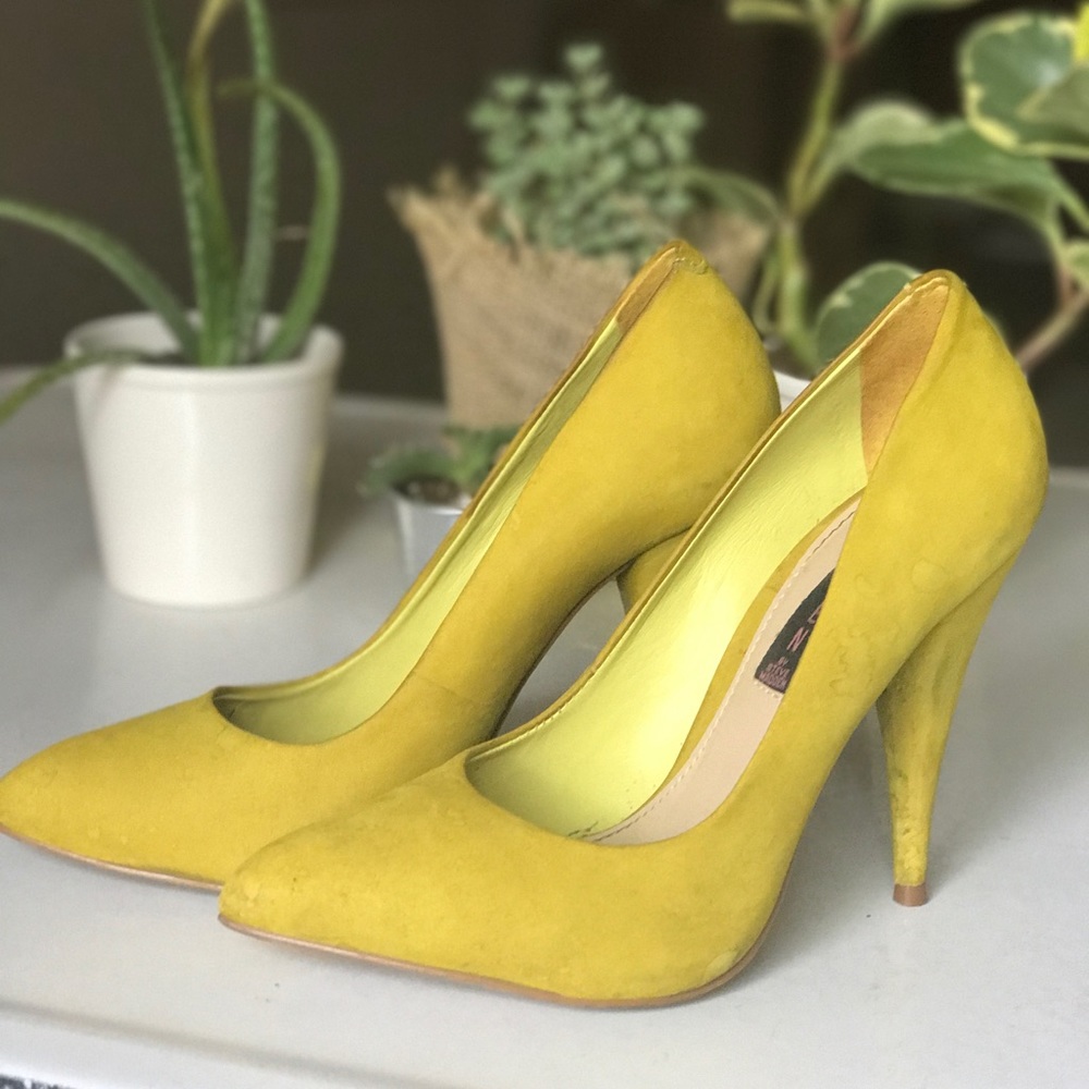 Yellow Steven by Steve Madden pumps