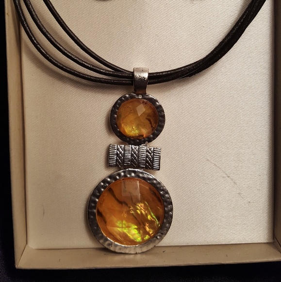 Amber like and silver pendant and earring set - Picture 4 of 4