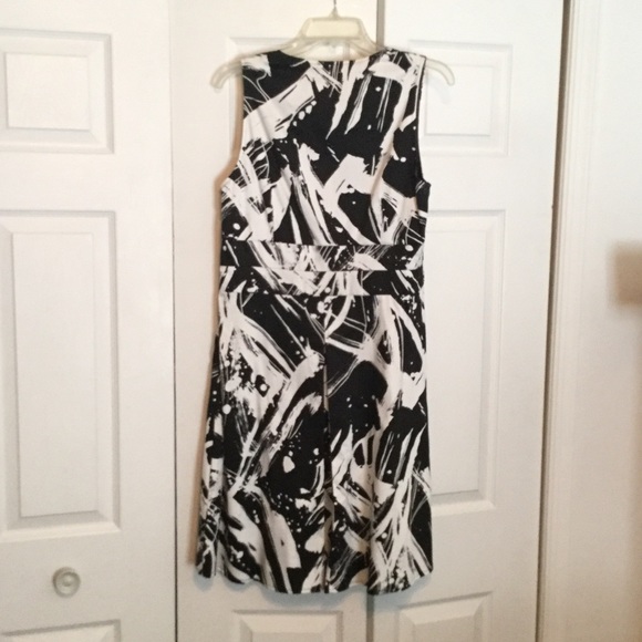 Black & White dress - Picture 3 of 3