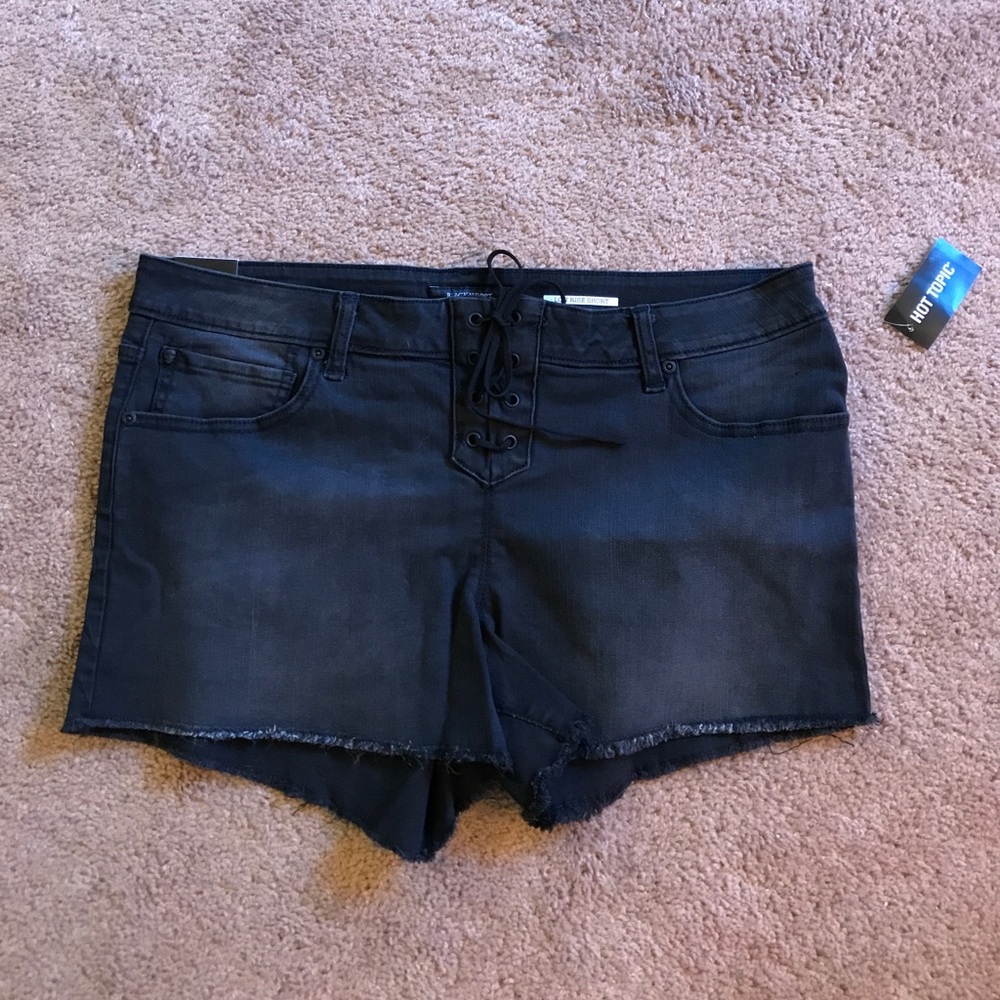 ⭐️LAST CHANCE⭐️ Hot Topic Lace-Up Shorts