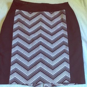 Black pattern pencil skirt.
