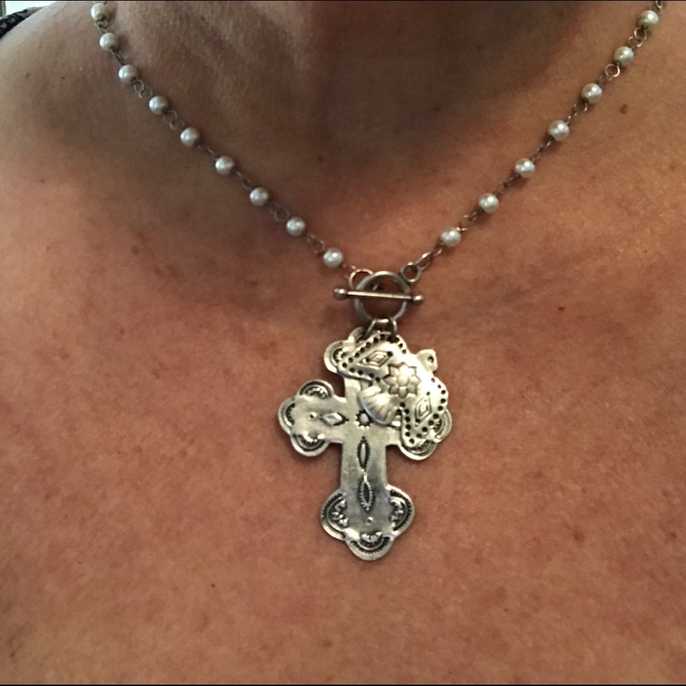 ❤️ Dainty Pearl and Silver Cross Choker ❤️