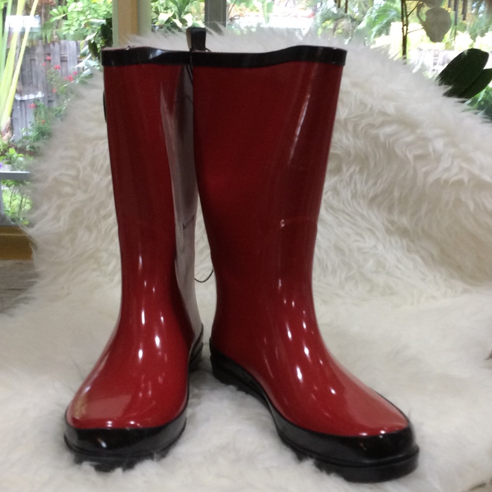 Ladies Rain Boots. NWOT.