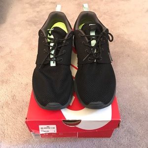 Black and Mint Nike Rosherun