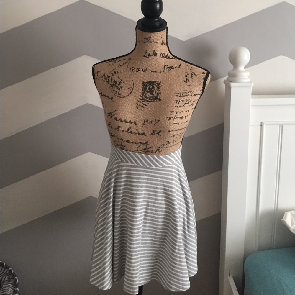 White and grey striped mini skirt