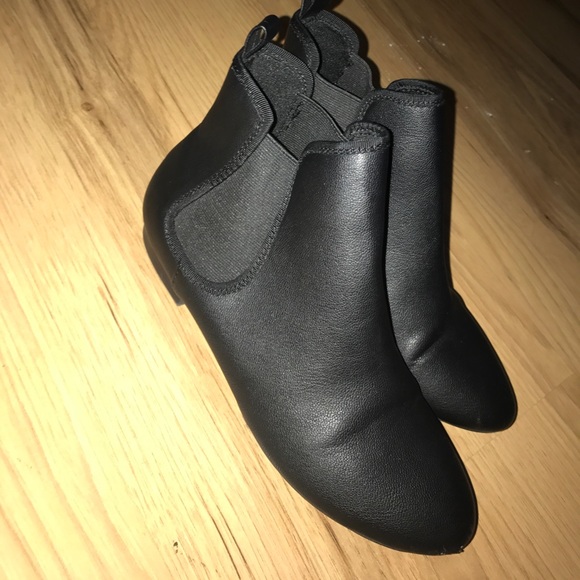 Old Navy Shoes - BUNDLE ONLY!Old navy size six boots ❤️