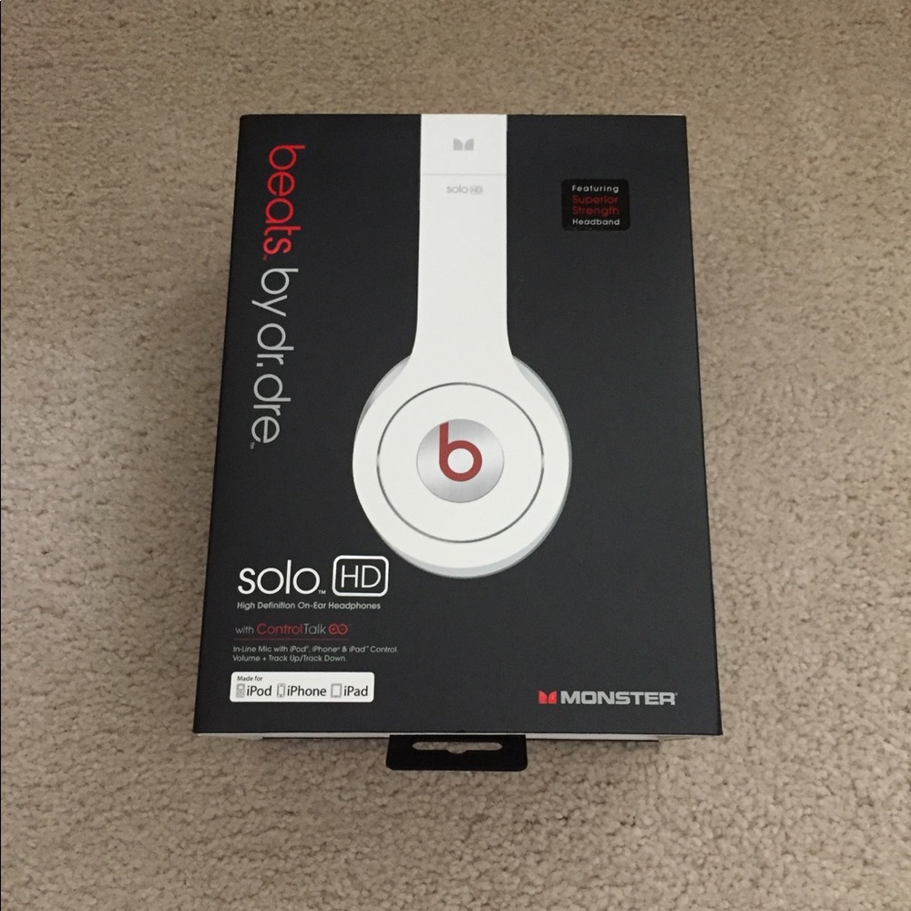 Beats Solo Dr Dre Wired on Ear Headphone- White