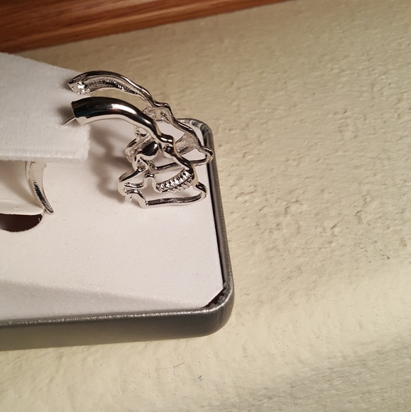 Edgy Silver Skull Earrings - Picture 3 of 4