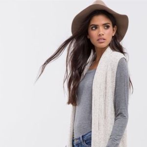 🍁Sleeveless Cardigan NWOT 💕 Chic n Cozy