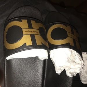 Ferragamo black and gold MENS slides size 11.