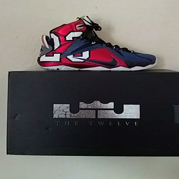 Athletic_Shoes