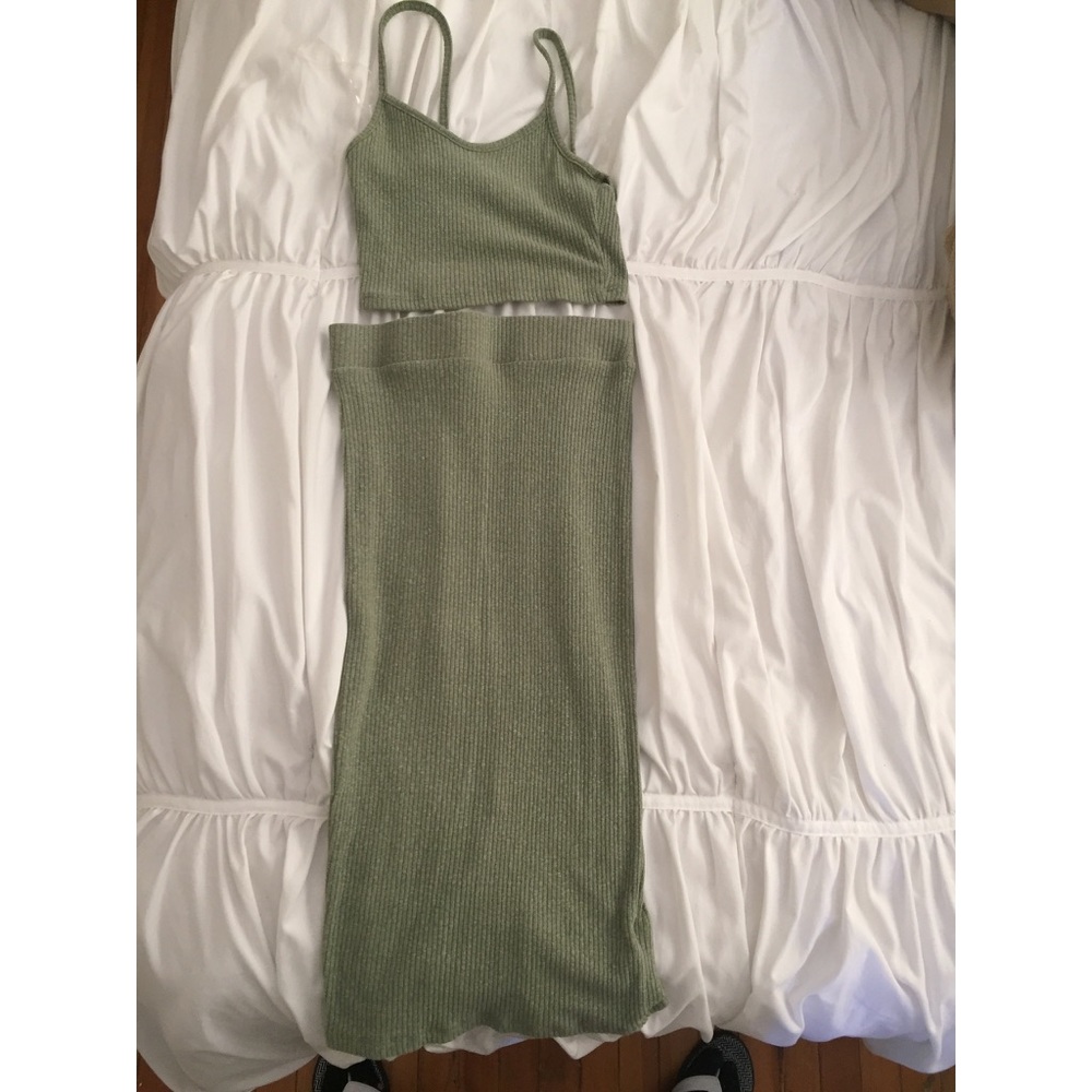 Two Piece Set - Picture 4 of 4