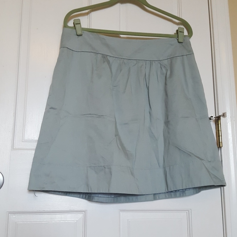 Adorable Loft skirt with pockets!
