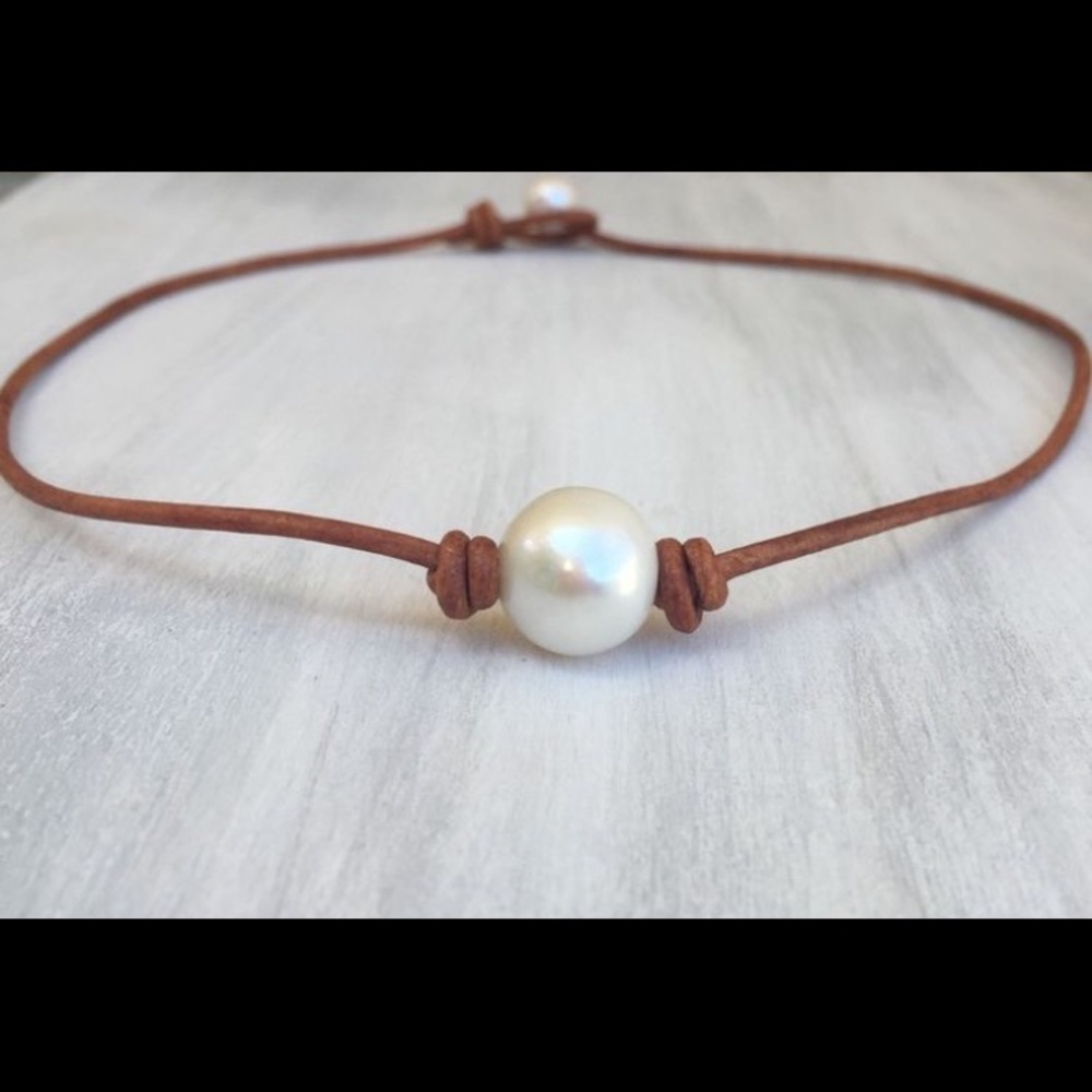 BROWN LEATHER PEARL NECKLACE!!