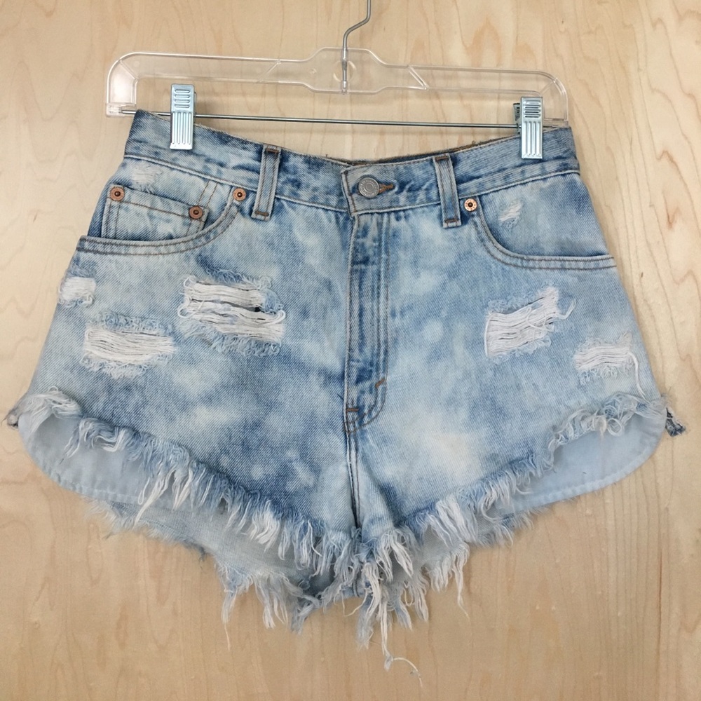 ⭐️High waisted Levi's!!⭐️