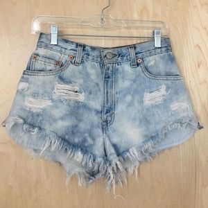 ⭐️High waisted Levi's!!⭐️