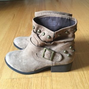 Tan/brown ankle booties faux suede w/gold detail