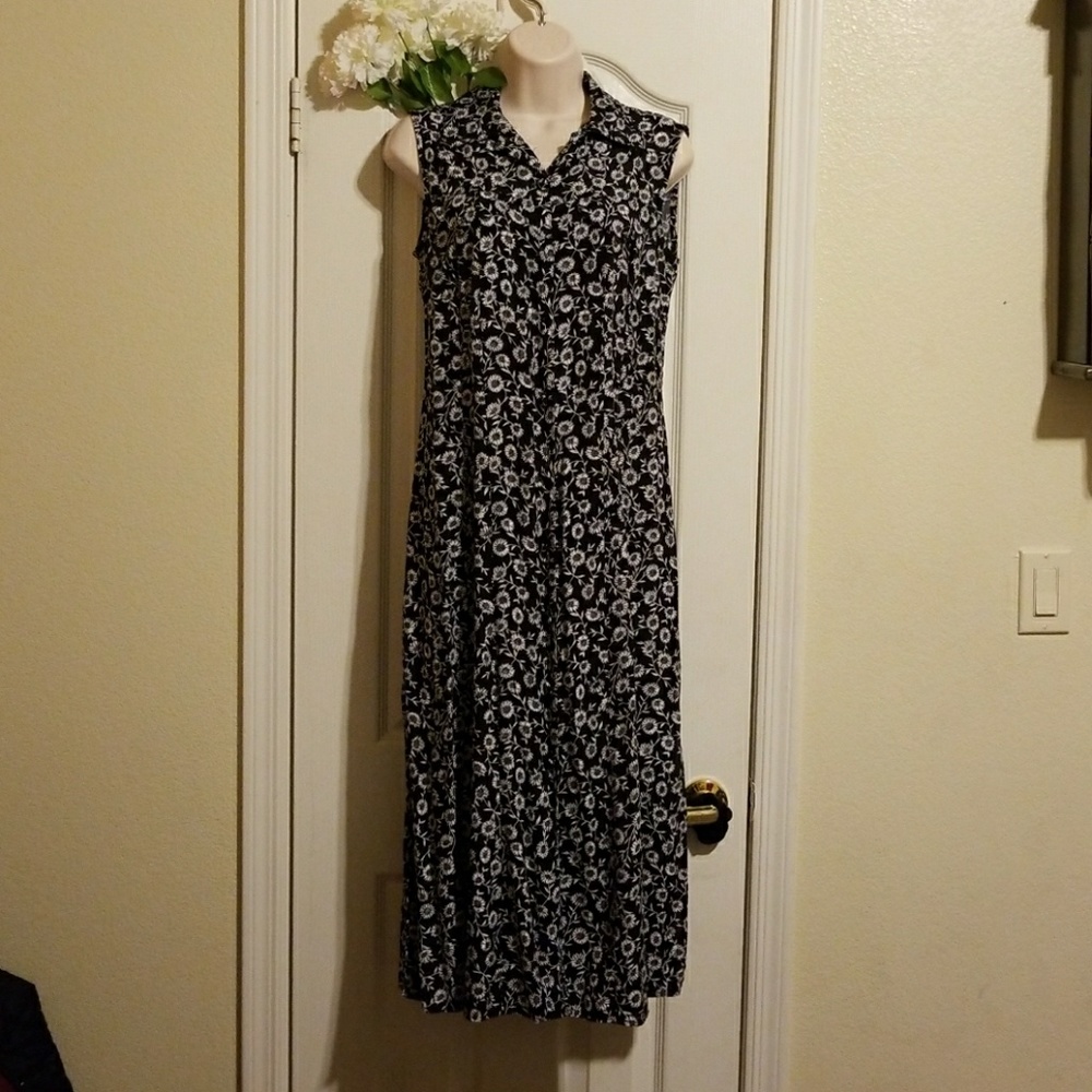Beautiful Button down dress - Picture 1 of 3