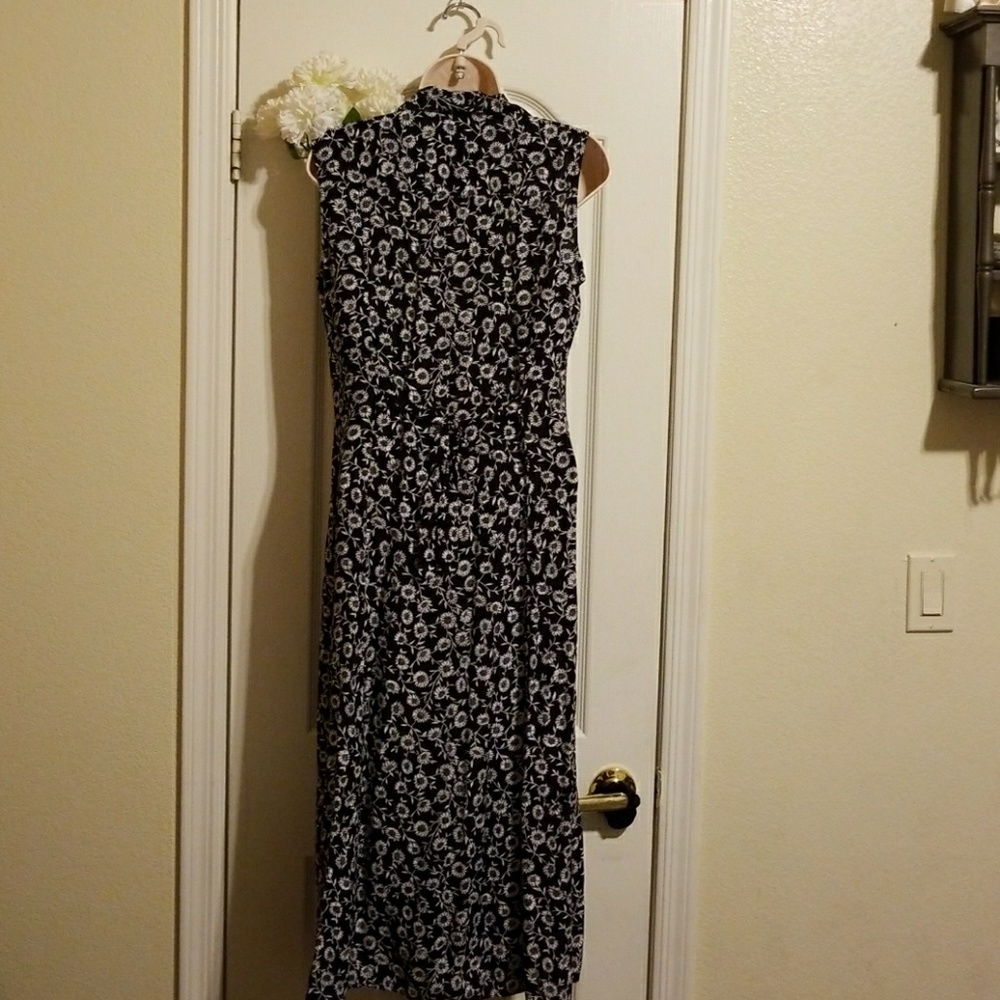 Beautiful Button down dress - Picture 2 of 3