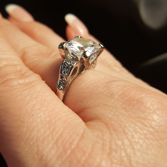 Clear stone cocktail ring - Picture 2 of 4