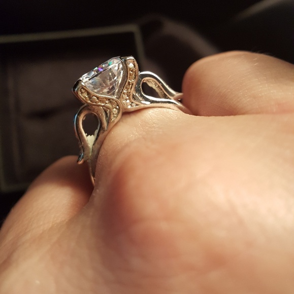 Clear stone cocktail ring - Picture 3 of 4