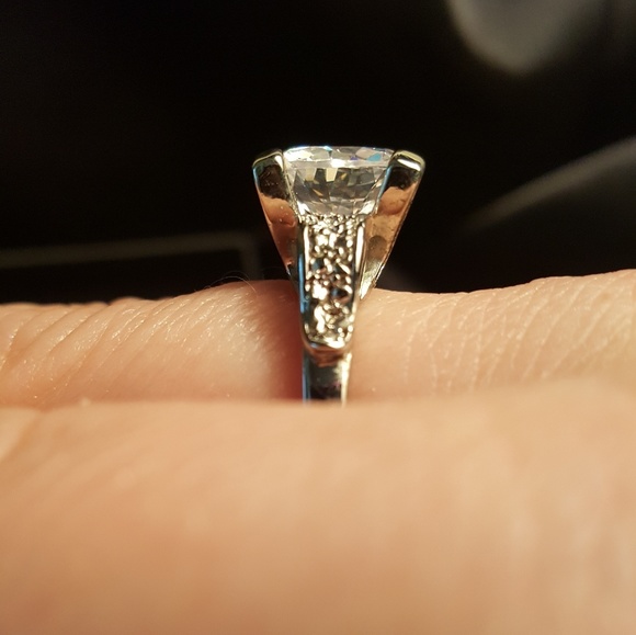 Clear stone cocktail ring - Picture 4 of 4