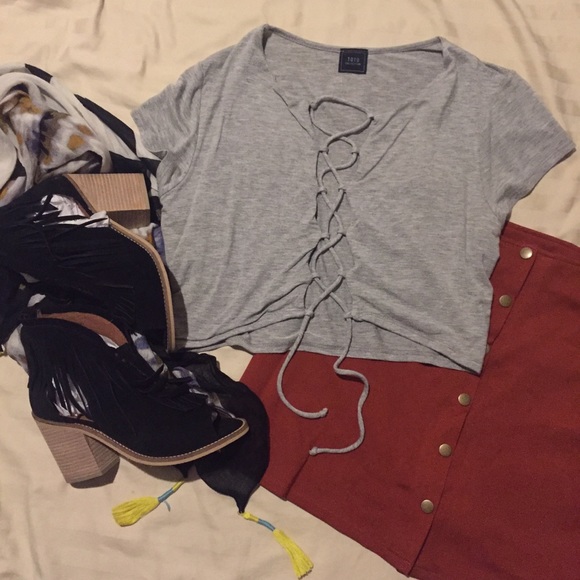 Tops - Gray crop top