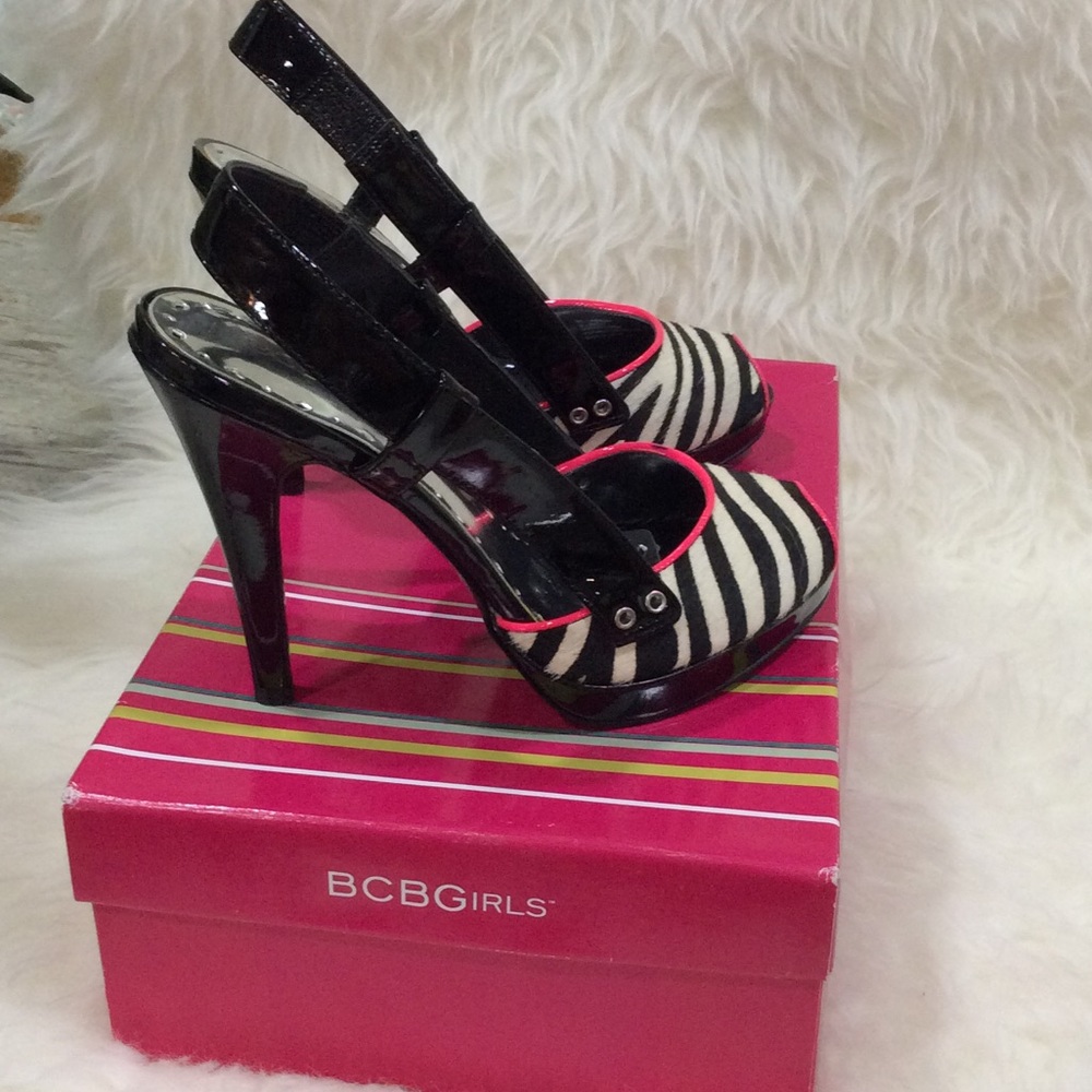 Black/white w hot pink trim