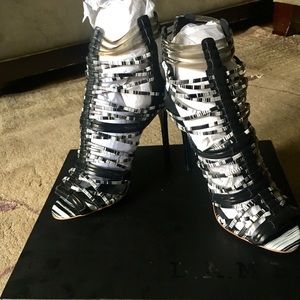 Brand New L.A.M.B. Strappy sandals sz 8