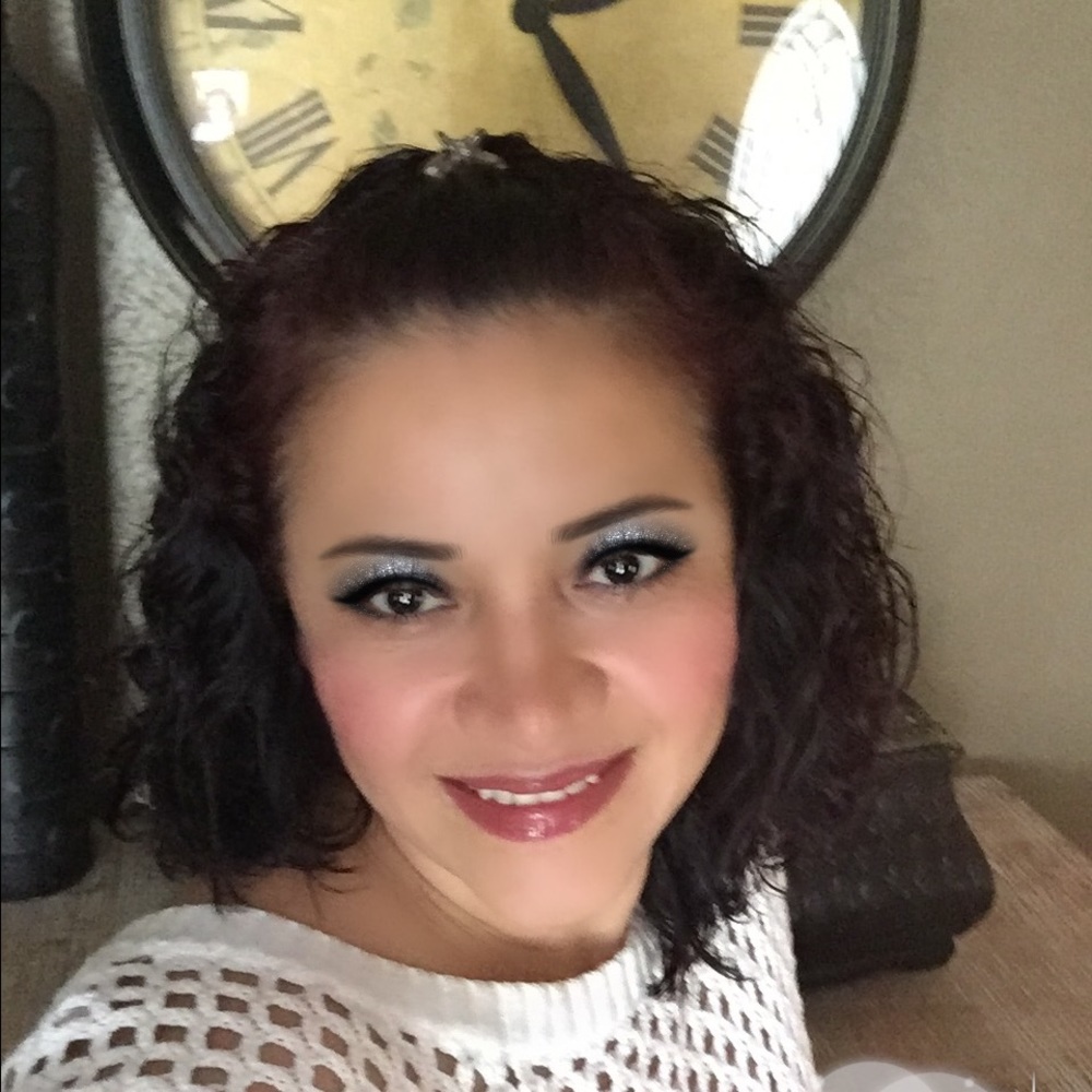 Meet your Posher, Iris