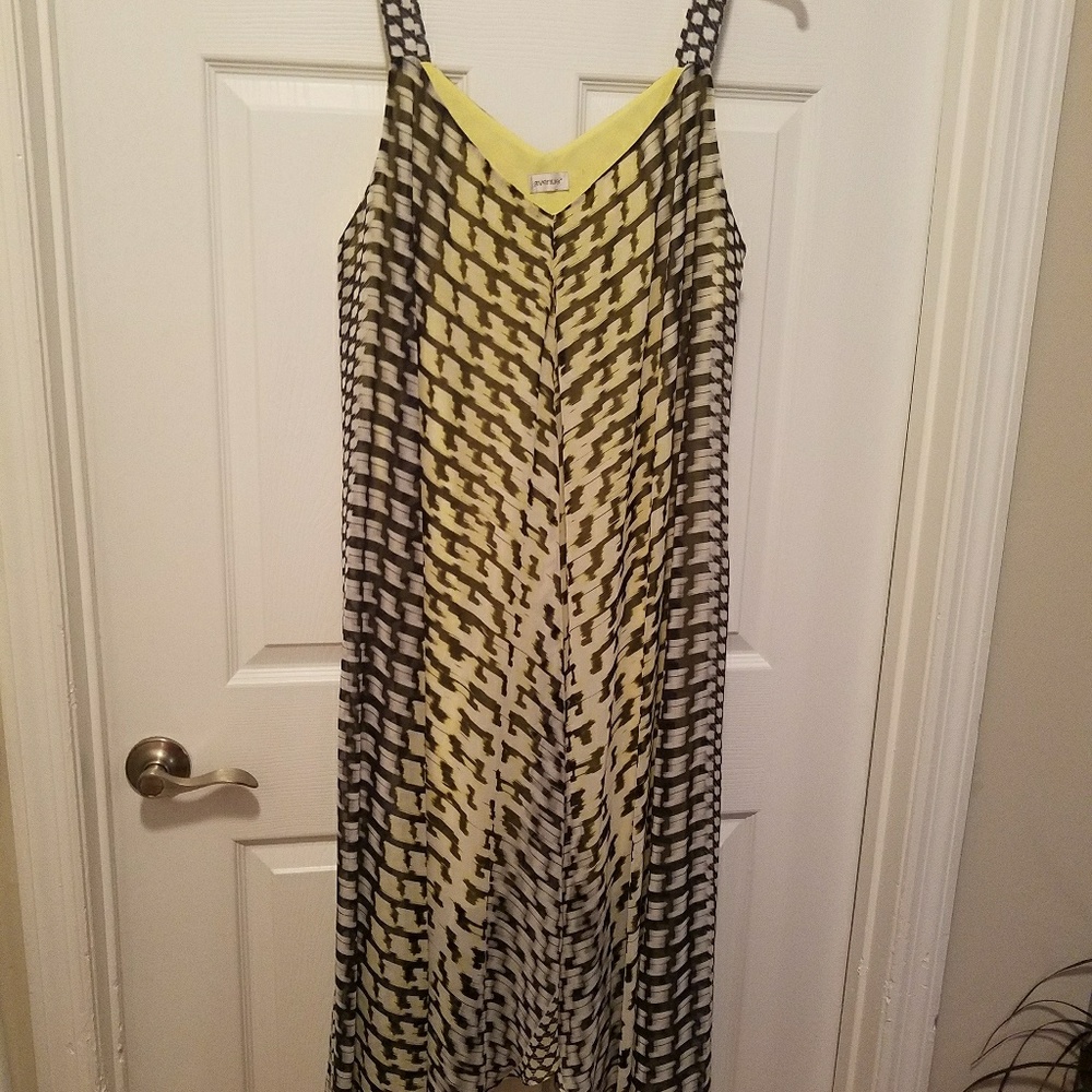 Buzz buzz look at this dress
