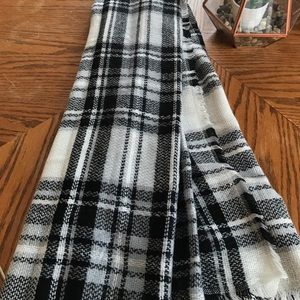 Black and White Oversized Scarf