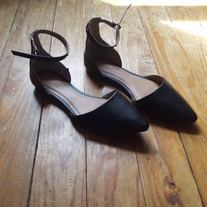 Black pointed toe flats