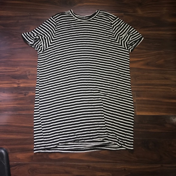 T-shirt dress - Picture 1 of 3