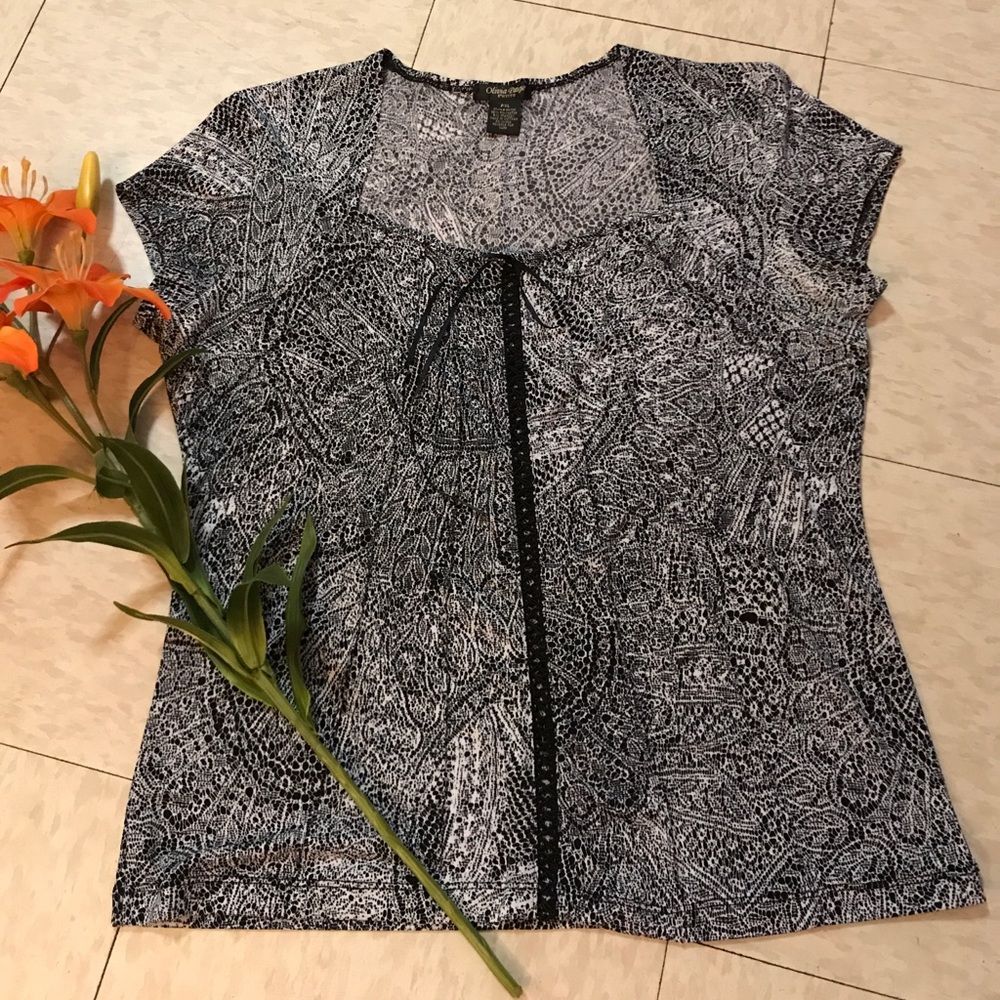 🎱 Olivia Paige black and white cute soft Blouse