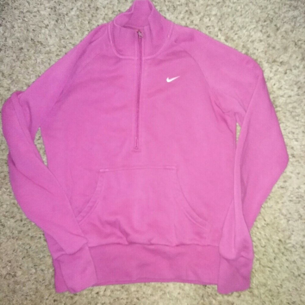 Nike pull over size small in women