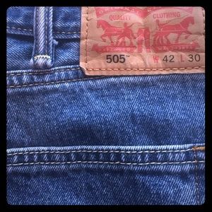 Levi's 505 42x30 med wash Red Tag