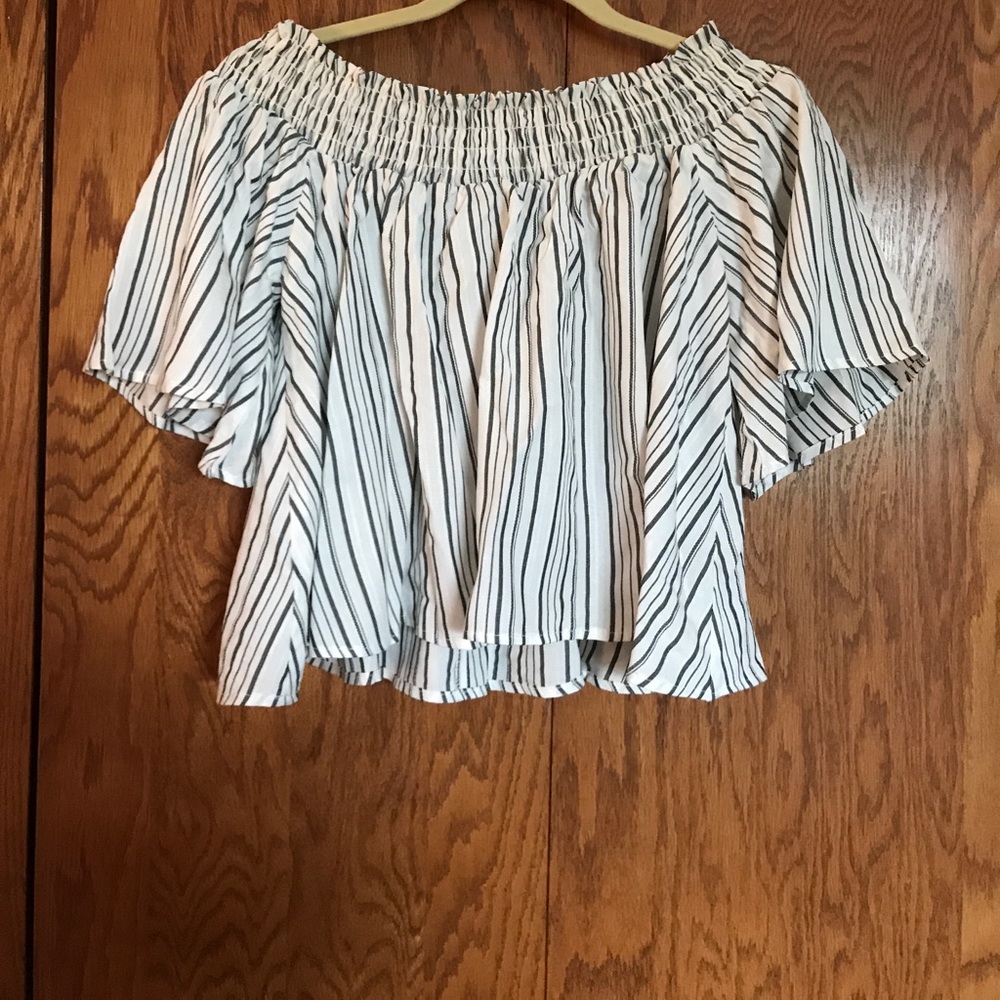 Off-the-shoulder top