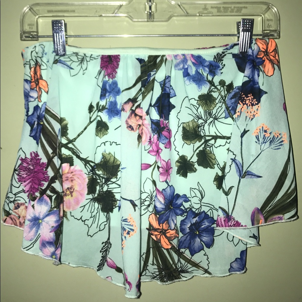 Dainty strapless floral top