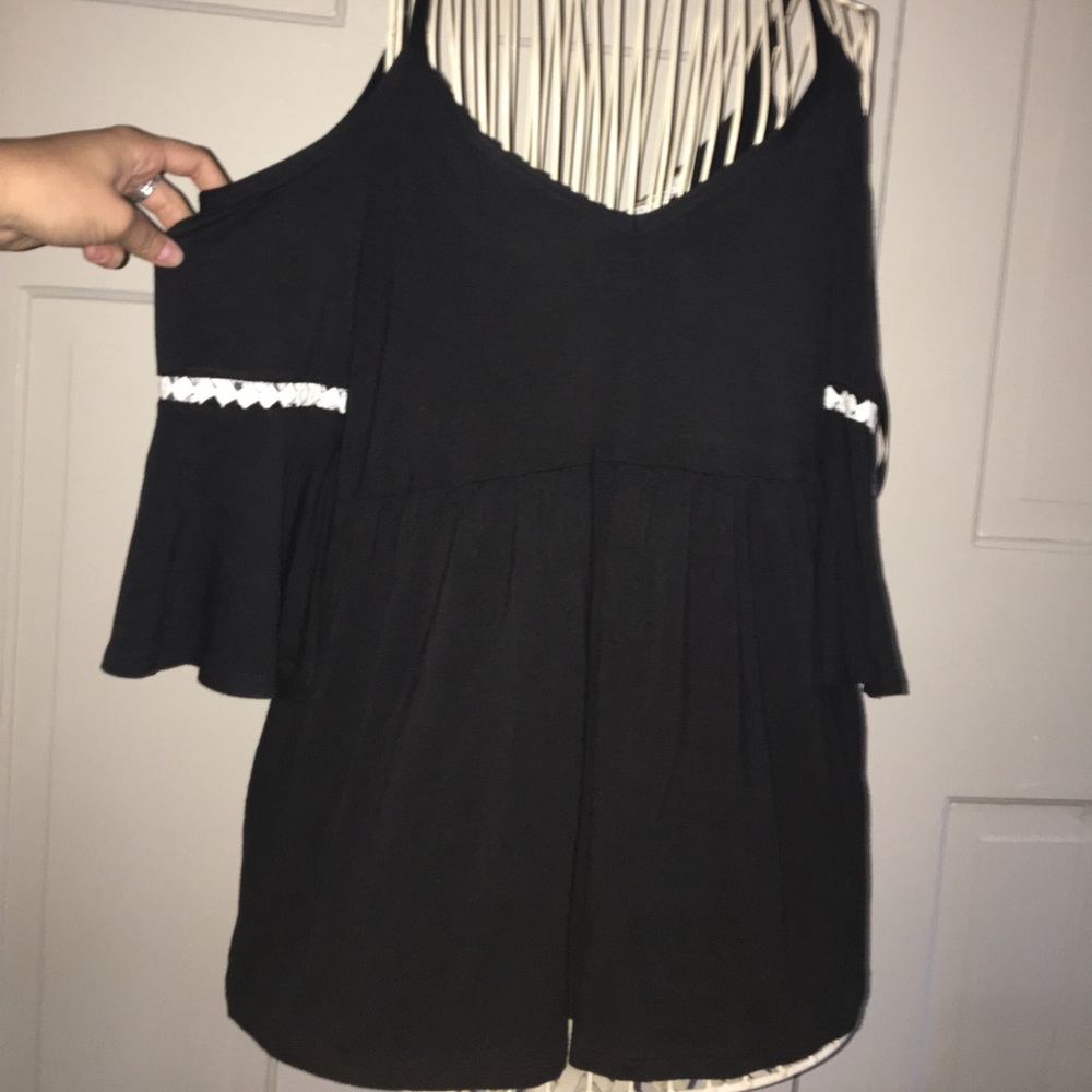 Black shoulder bearing shirt
