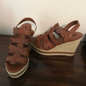 Never Worn ⭐️ Mossimo Brown Wedges